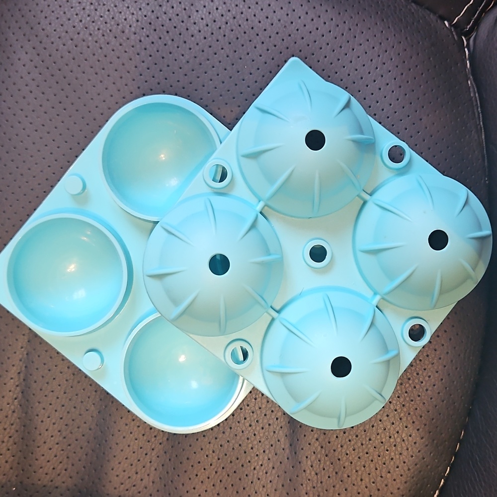 NWOT Silicone Ice Ball Mold